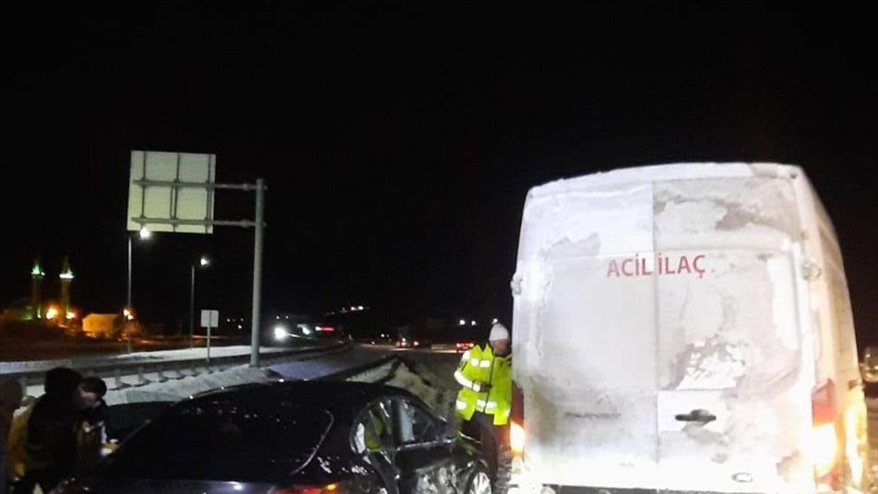 Erzurum'daki Trafik Kazasında 3 Yaralı