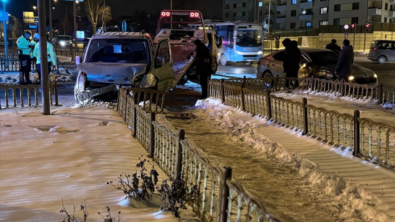 Erzurum'daki Trafik Kazasında 7 Yaralı