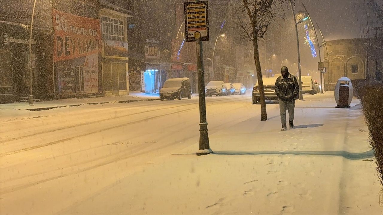 Erzurum ve Kars'ta Kar Yağışı Etkili