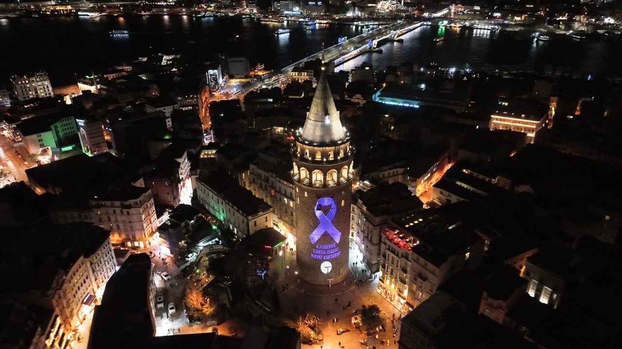 Galata Kulesi'nde Kanser Farkındalığı İçin Lila Işık Gösterisi