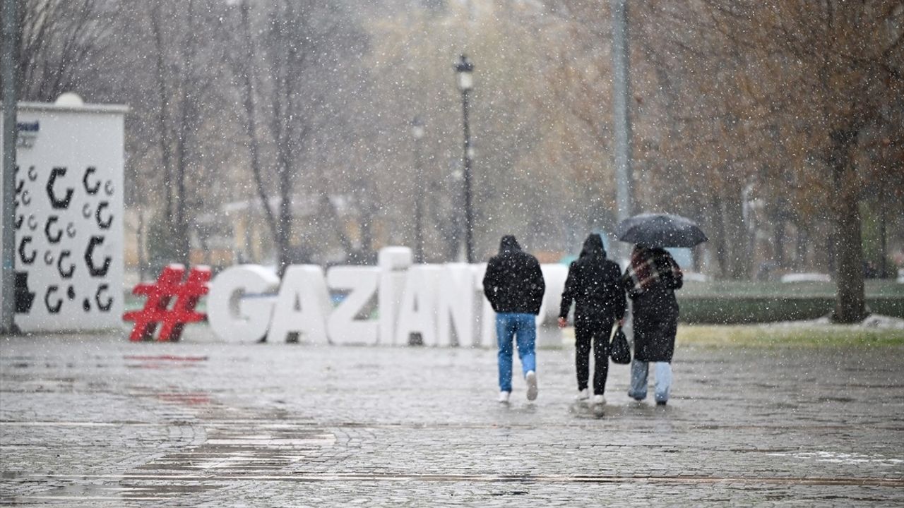 Gaziantep'te Kar Yağışı Hayatı Olumsuz Etkiliyor