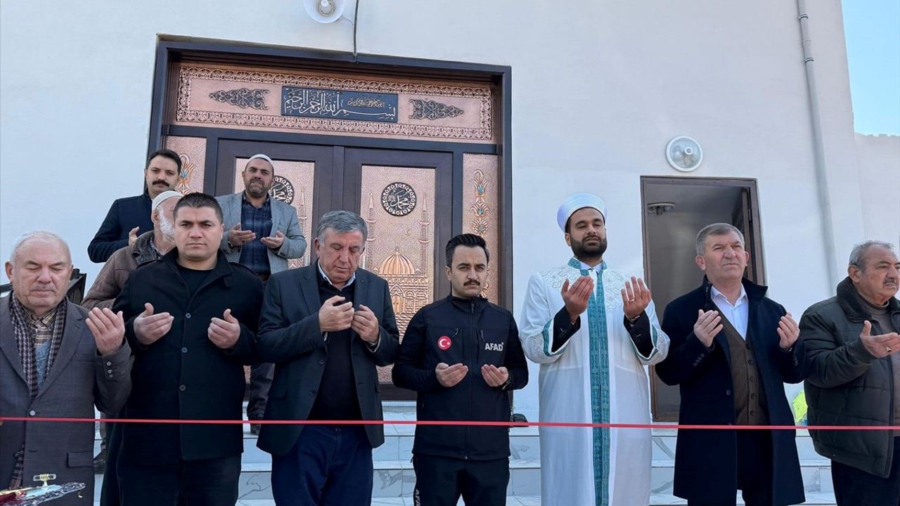 Gaziantep'te Yeniden İnşa Edilen Cami İbadete Açıldı