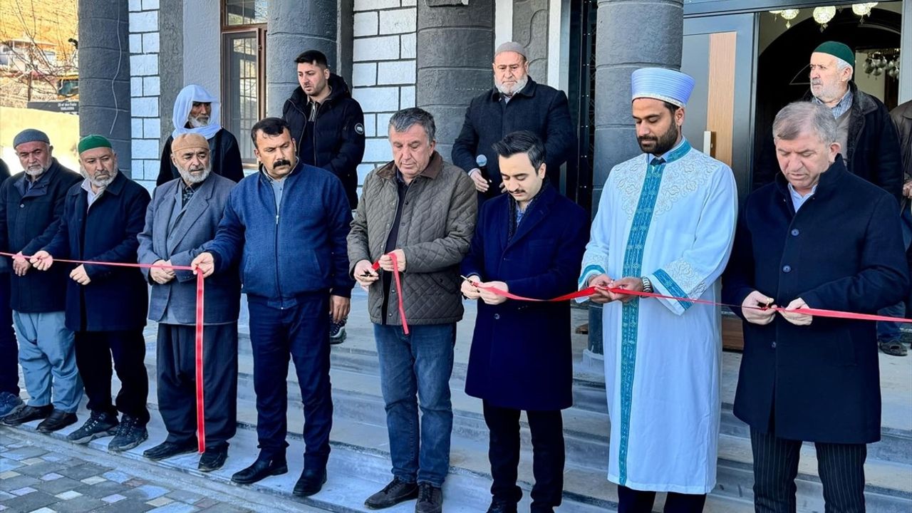 Gaziantep’te Yıkılan Cami Yeniden İbadete Açıldı