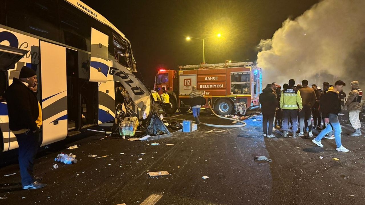 Gaziantep'te Zincirleme Trafik Kazası: 1 Ölü, 4 Yaralı