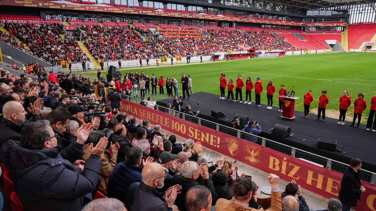 Göztepe'nin 100. Yılı İçin Kutlama Programı ve Yeni Logo Tanıtıldı