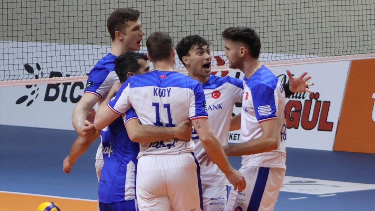 Halkbank, Kuşgöz İzmir Vinç Akkuş Belediyespor'u 3-0 Geçti