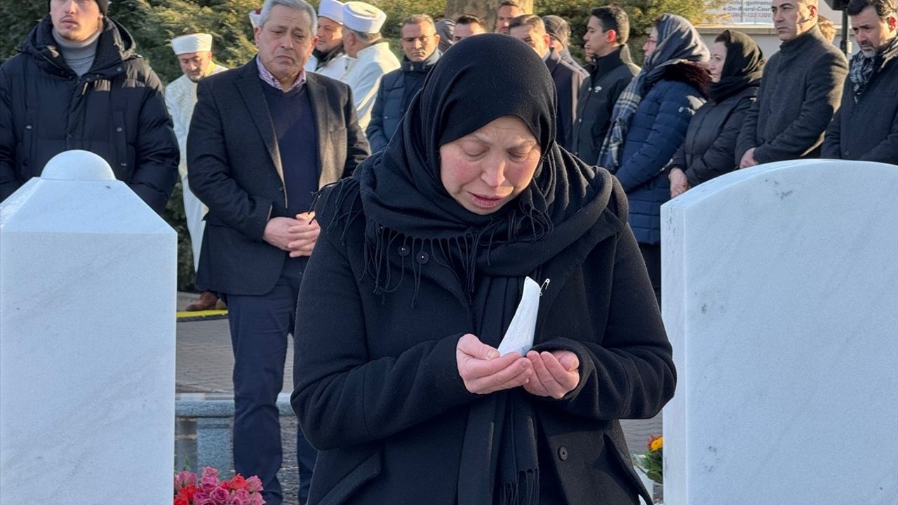 Hanau'da Irkçı Terör Saldırısında Hayatını Kaybedenler Anıldı