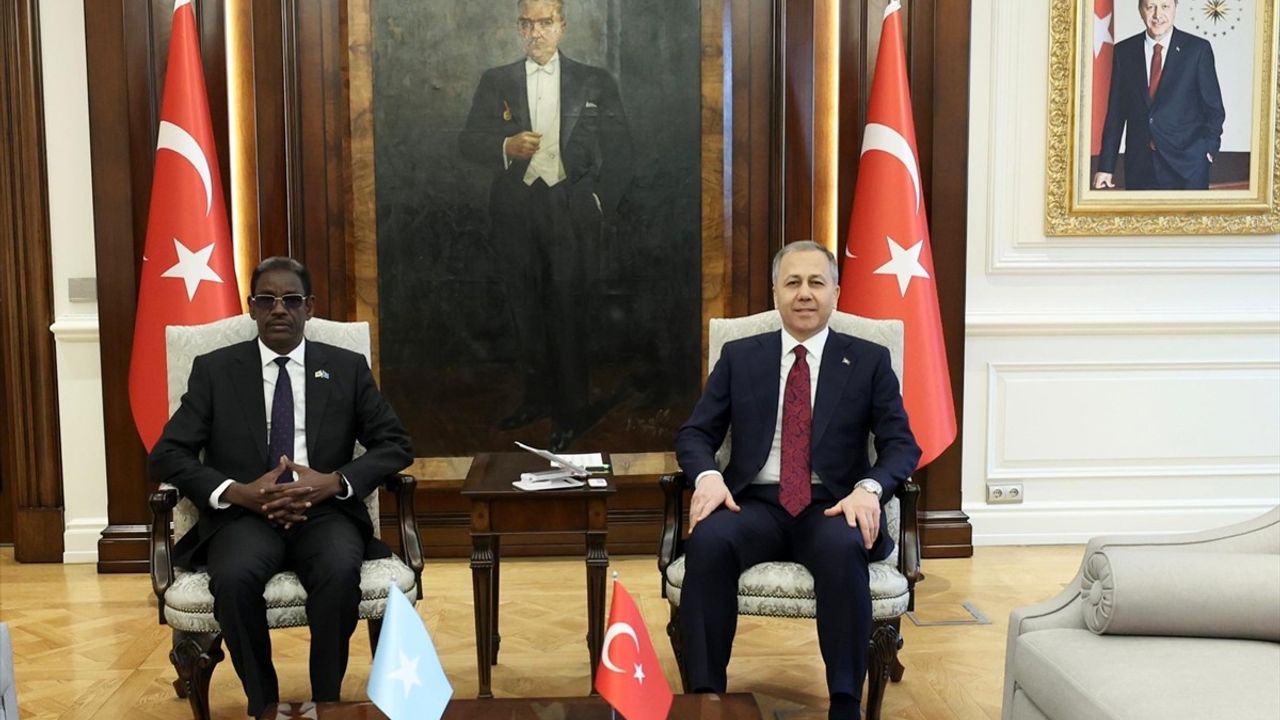 İçişleri Bakanı Yerlikaya, Somali İç Güvenlik Bakanı ile İşbirliği Görüşmesi Gerçekleştirdi