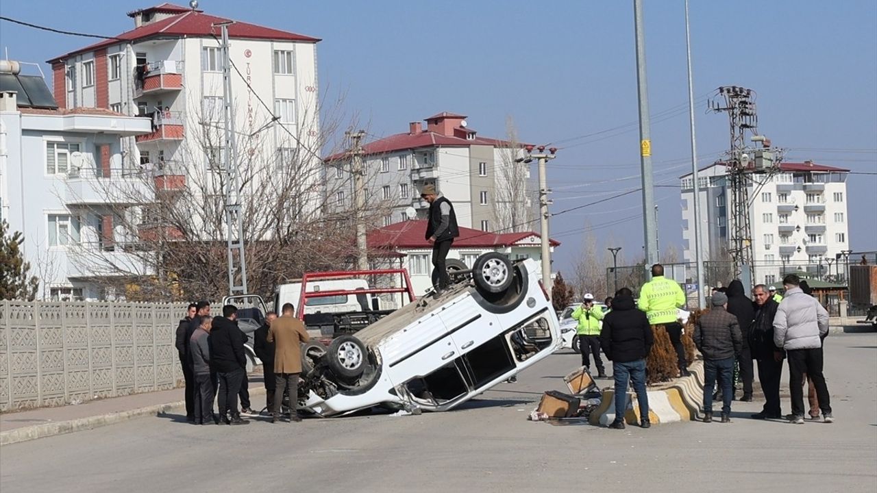 Iğdır'da Devrilen Araçta İki Yaralı