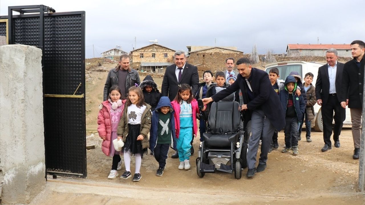 İlkokul Öğrencilerinden Engelli Arkadaşlarına İyilik Hareketi