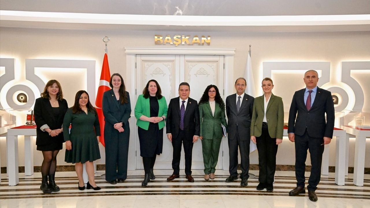 İrlanda Büyükelçisi Brosnan'dan Antalya'ya Ziyaret
