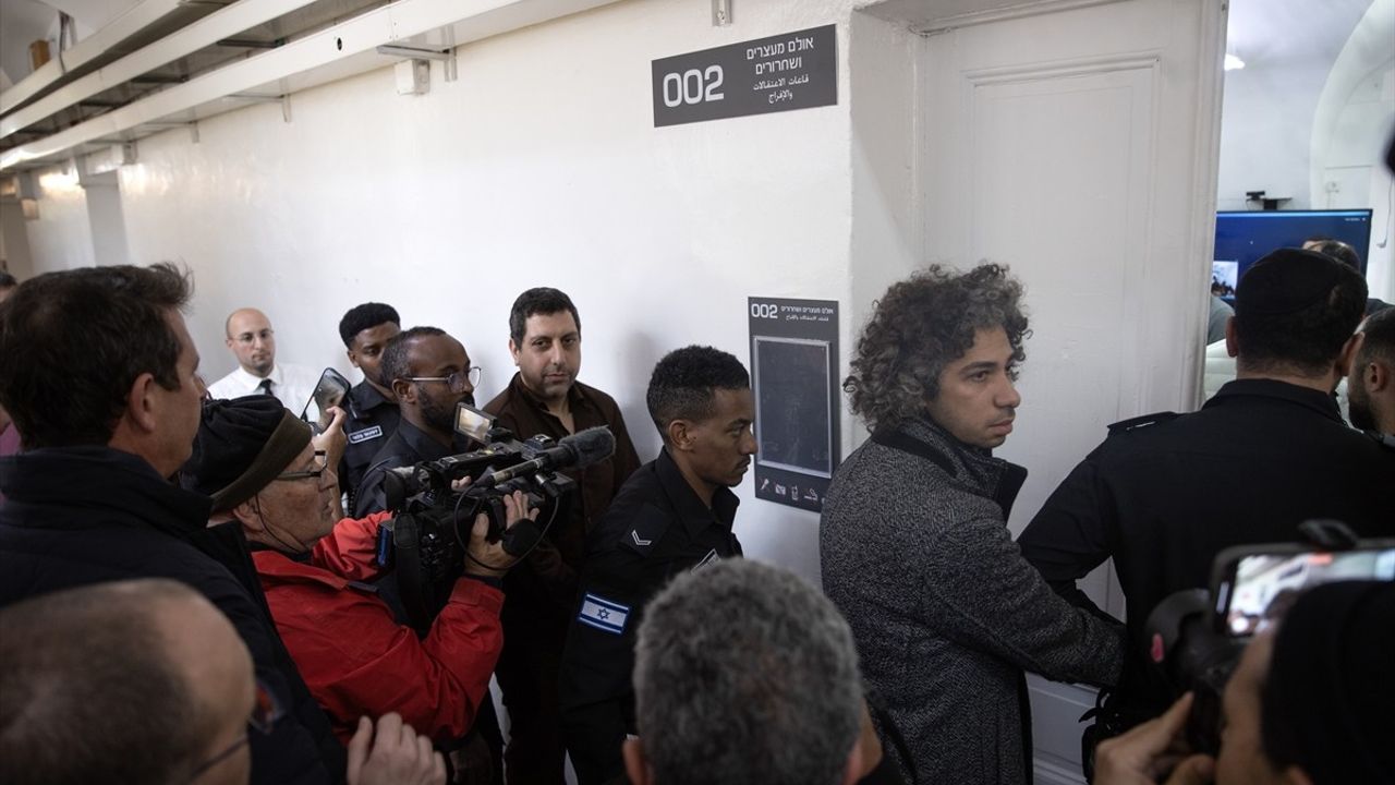 İsrail Polisi, Doğu Kudüs'te Kitapçı Baskını Düzenledi