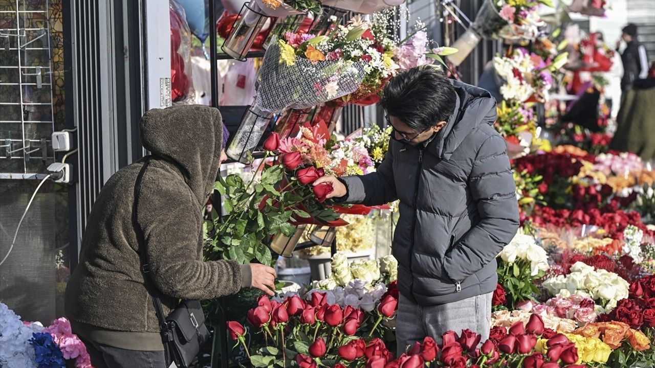 İstanbul Çiçekçilerinde Sevgililer Günü Yoğunluğu