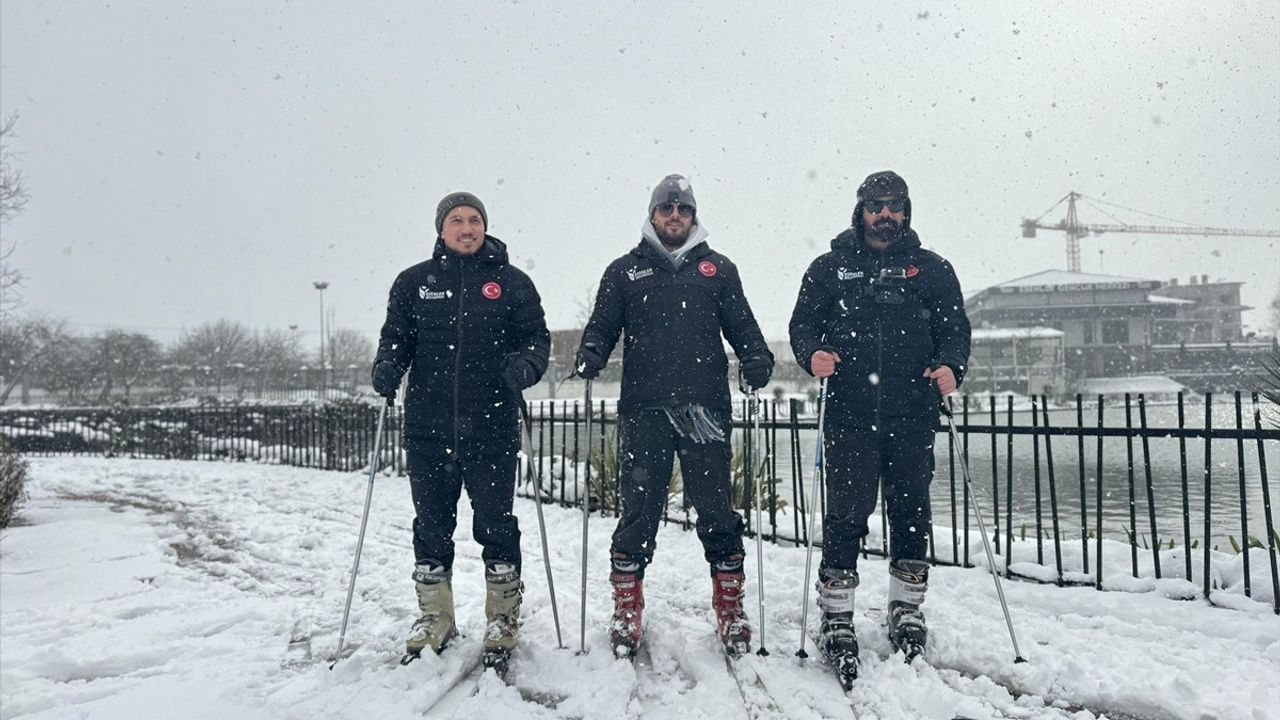 İstanbul'da 15 Temmuz Millet Bahçesi'nde Kayak Eğlencesi