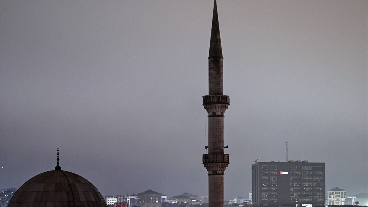 İstanbul'da Akşam Sis Etkisi Devam Ediyor