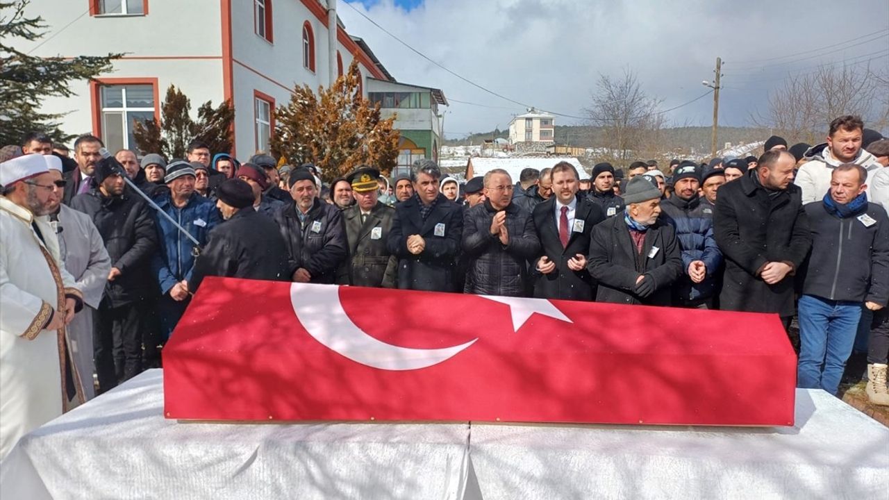 İstanbul'da Kalp Krizi Geçiren Asker Bolu'da Defnedildi