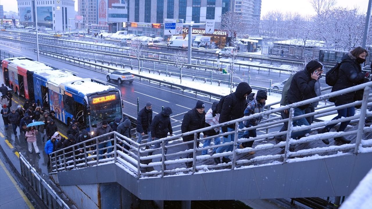 İstanbul'da Sakin Trafik Görüntüleri