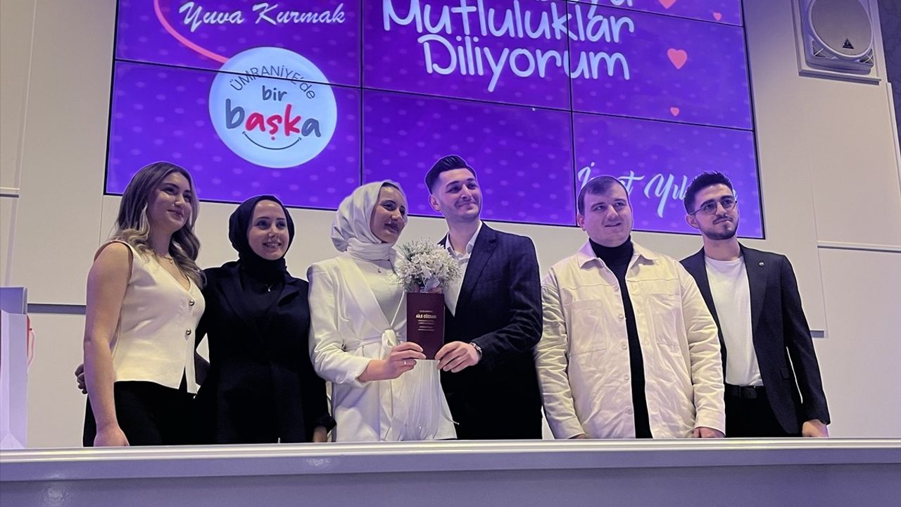 İstanbul'da Sevgililer Günü'nde 407 Çift Nikah Masasına Oturdu