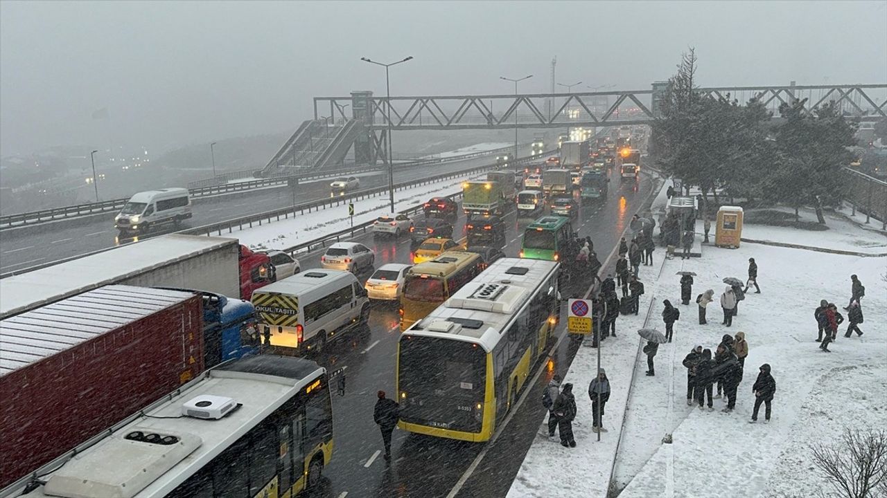 İstanbul'un Avrupa Yakası'nda Kar Yağışı Etkili Oldu