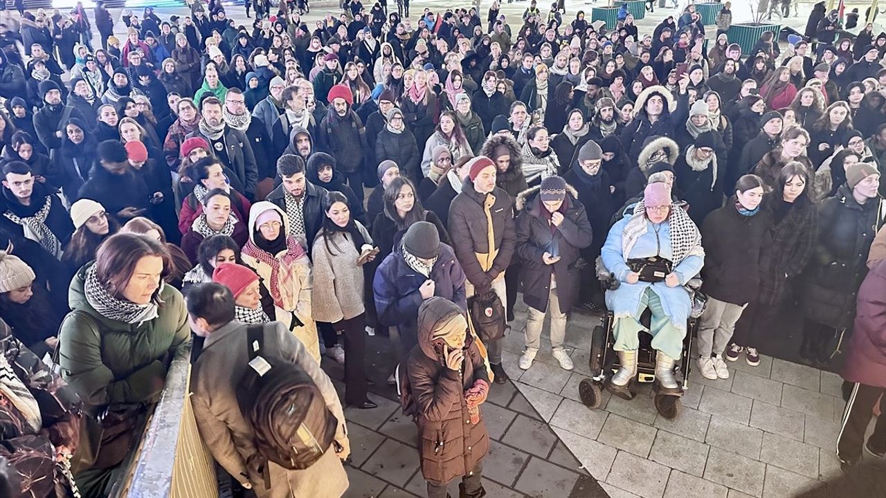 İsveç'te Silahlı Saldırı Protesto Edildi