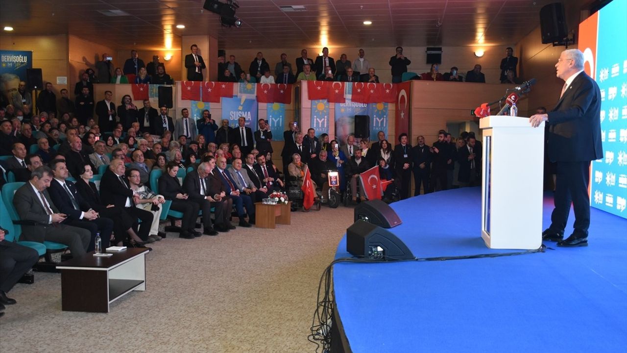 İYİ Parti Genel Başkanı Müsavat Dervişoğlu Eskişehir'de Toplantı Düzenledi