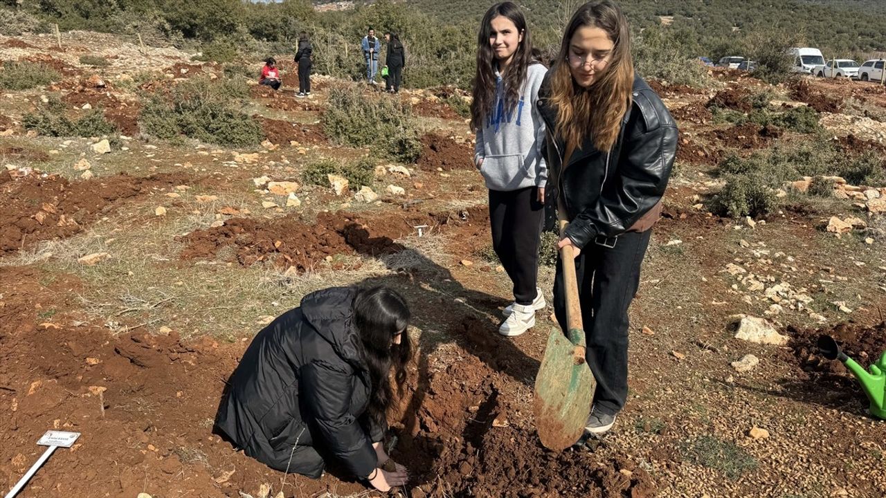 Kahramanmaraş'ta Fidanlarla Deprem Şehitleri Anıldı