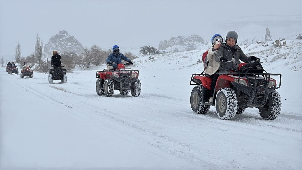 Kapadokya'da Kar Güzelliği ve Turist Yoğunluğu