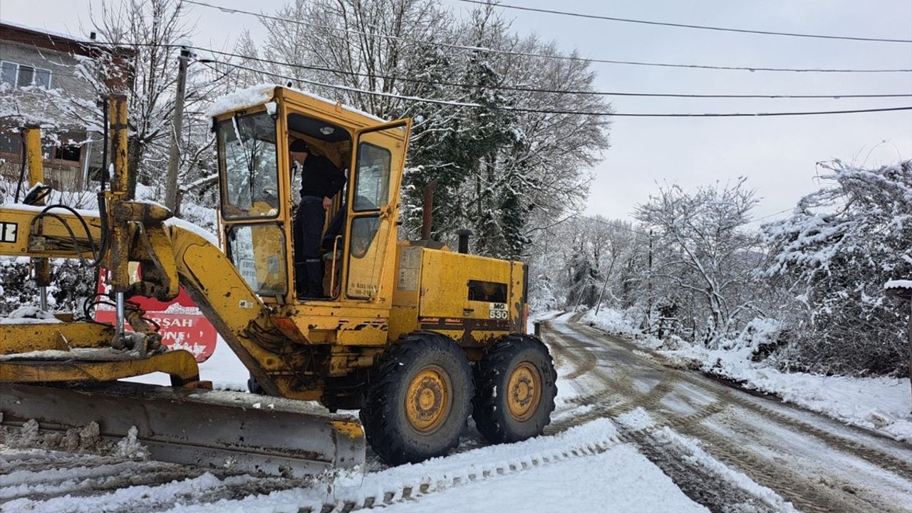 Kar Yağışı Sebebiyle Bartın, Zonguldak ve Düzce'de Ulaşım Problemleri