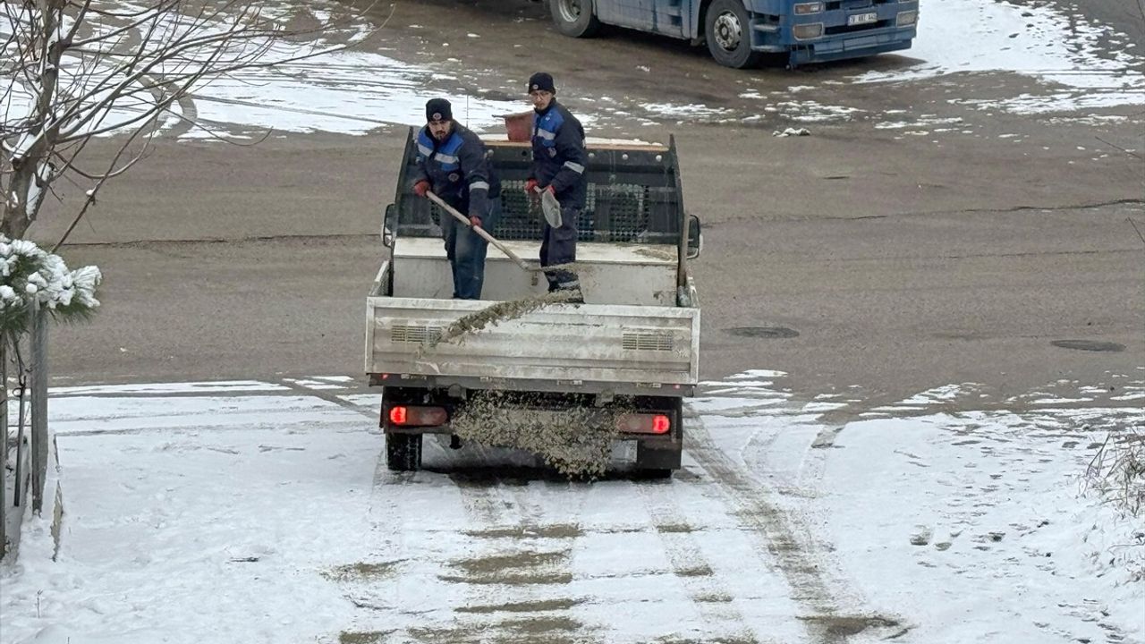 Karabük'te Karla Mücadele Çalışmaları Sürüyor