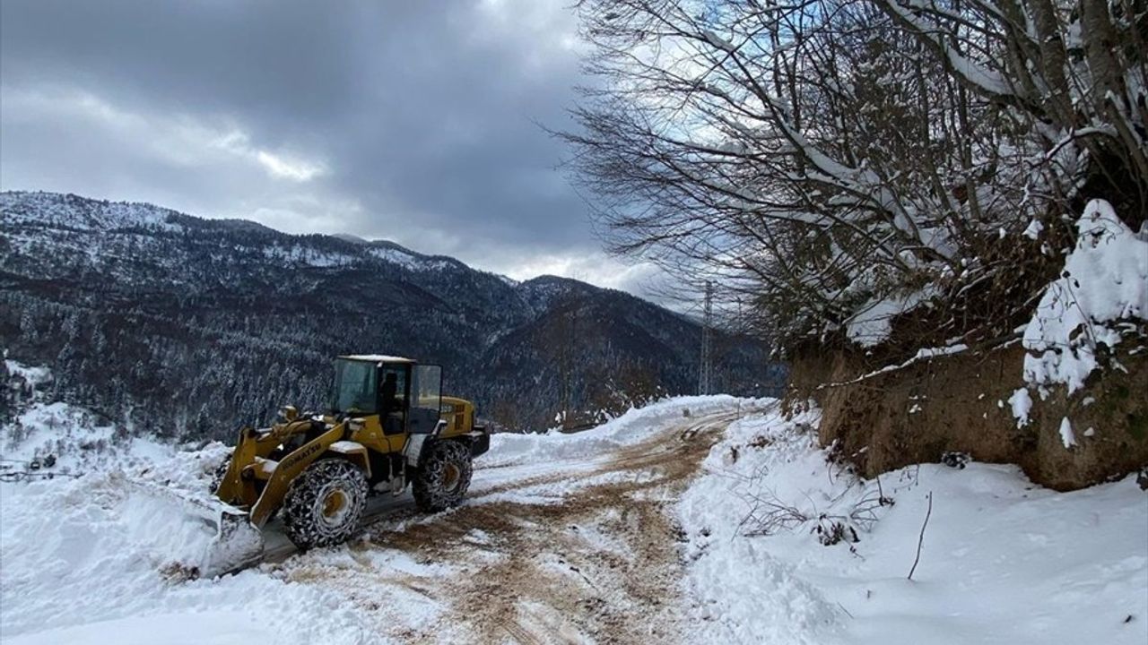 Karadeniz Bölgesi'nde 527 Yerleşim Yeri Ulaşıma Kapandı