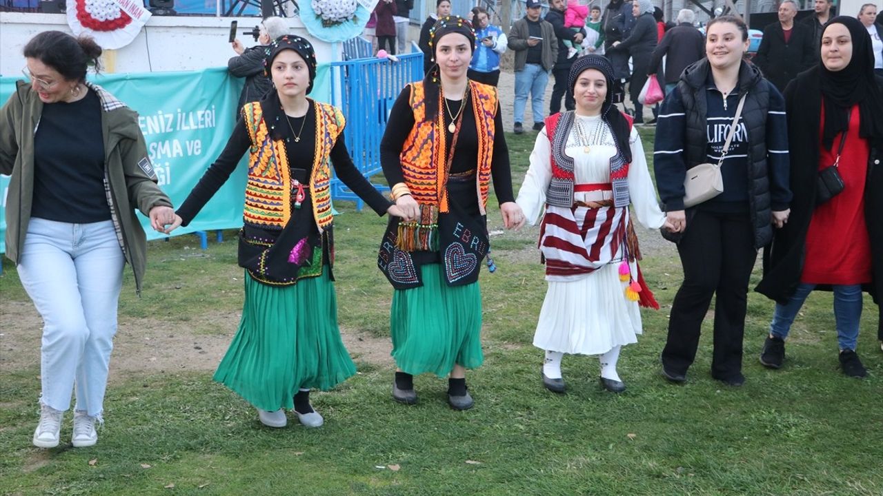 Karadenizli Kadınlar Şenliklerde Renk Katıyor