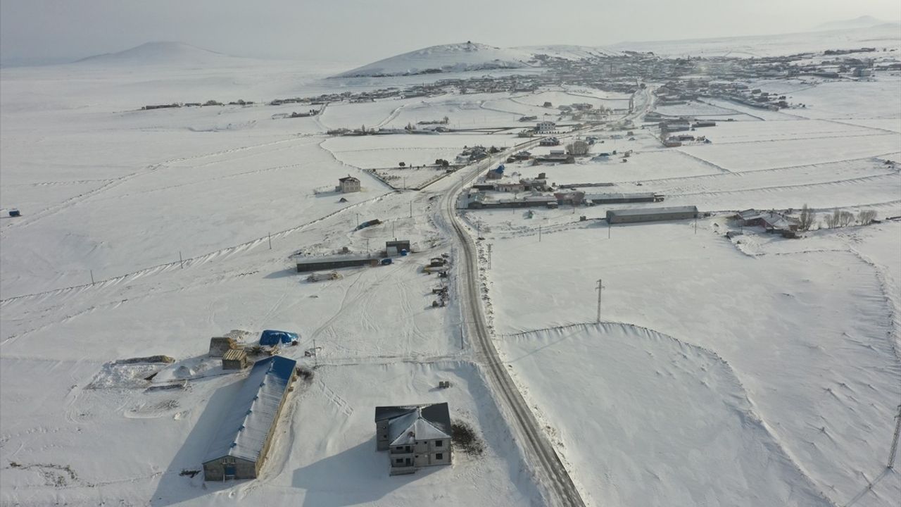 Kars'ta Kar Yağışı Etkili Oldu