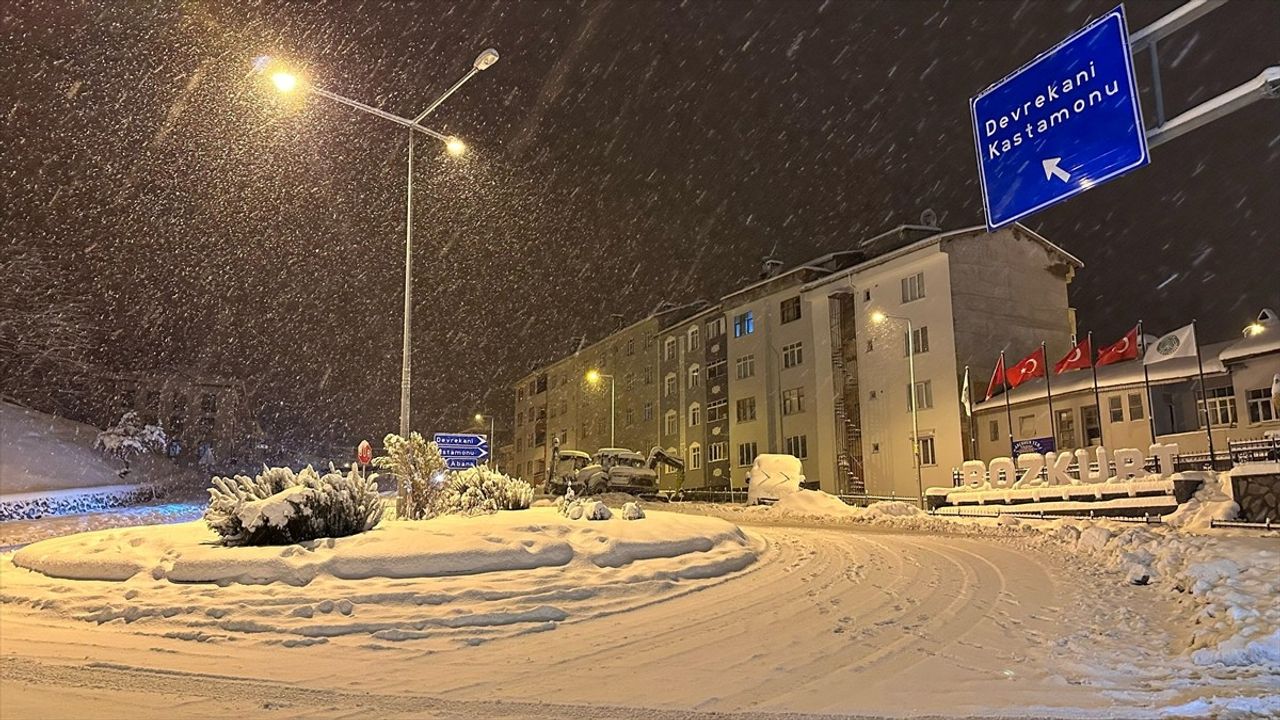 Kastamonu'da Kar Nedeniyle Bazı Yollar Kapatıldı