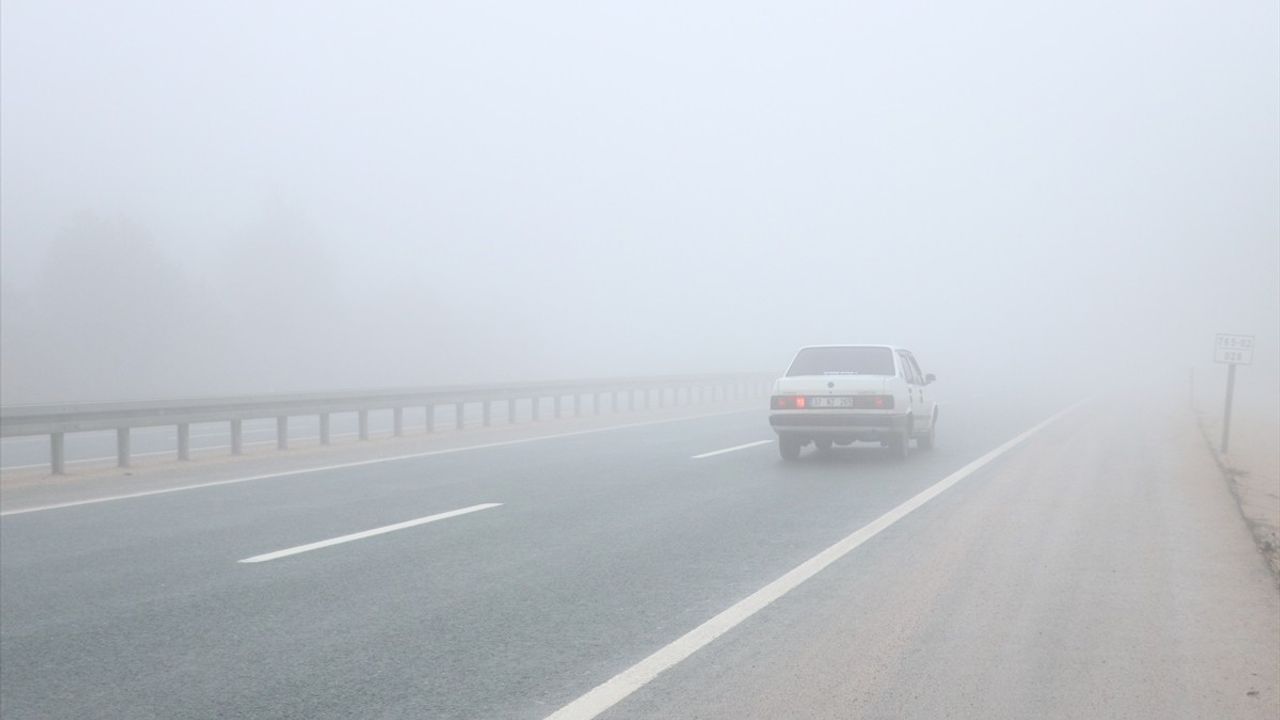 Kastamonu'da Sis Etkisi Sürücüleri Zorluyor