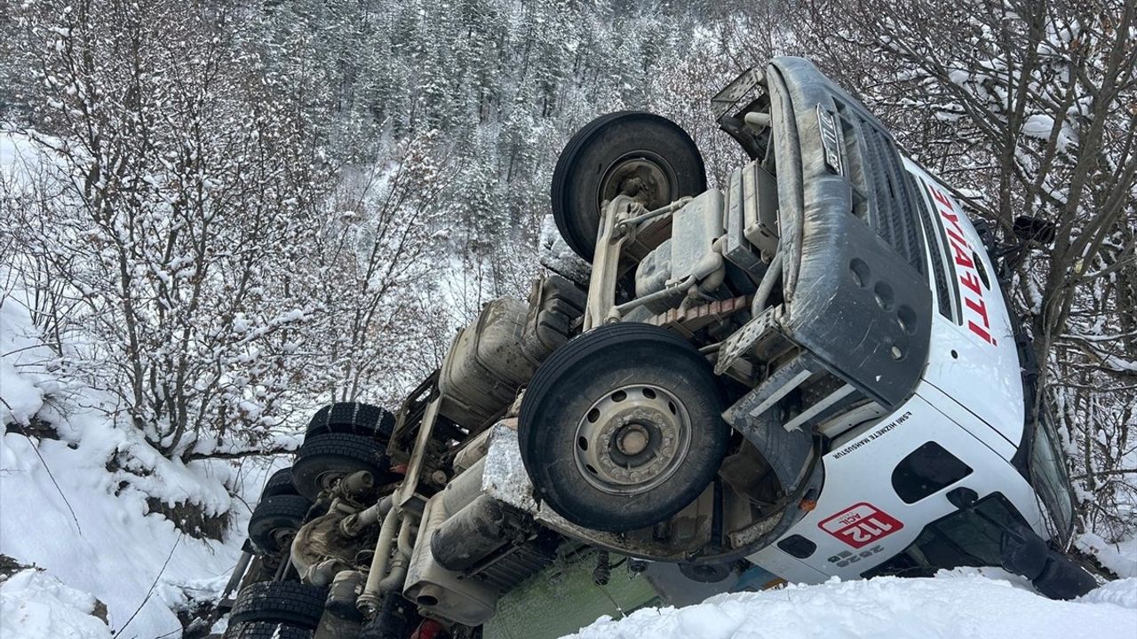 Kastamonu'da Yangın: İki Ev, Bir Ahır ve Traktör Zarar Gördü