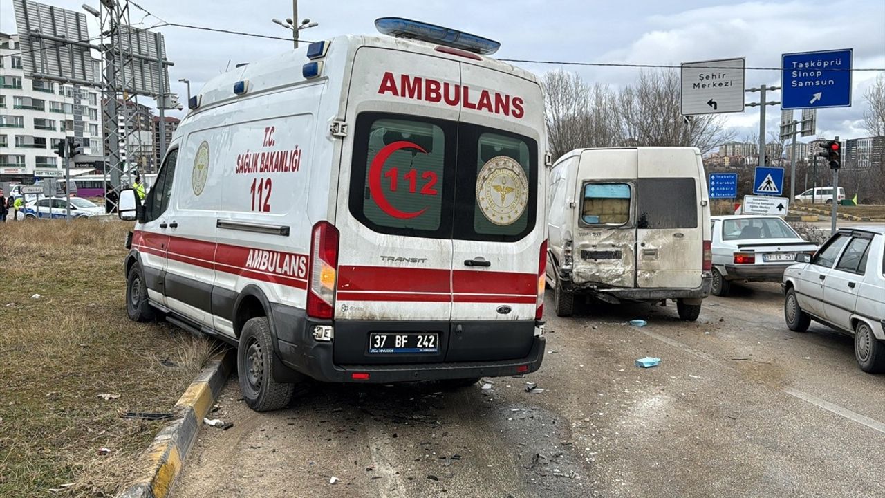 Kastamonu'da Zincirleme Trafik Kazası: 1 Yaralı