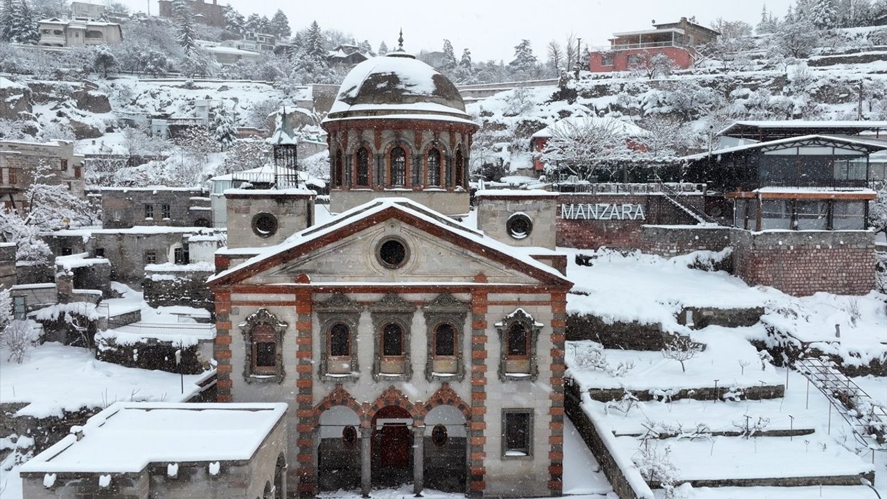 Kayseri'de Yoğun Kar Yağışı Etkisini Gösteriyor