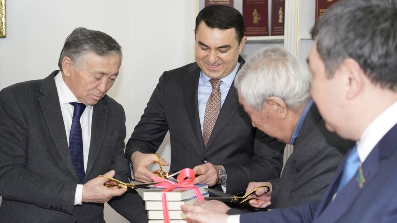 Kazakistan'da Türkolog Darhan Kıdırali'nin Eserleri Tanıtıldı