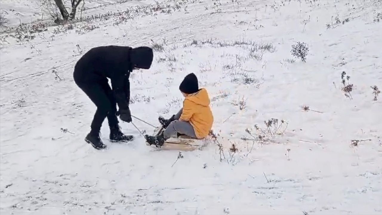 Kazdağları'nda Kış Eğlencesi: Kar Çocukları Büyülüyor