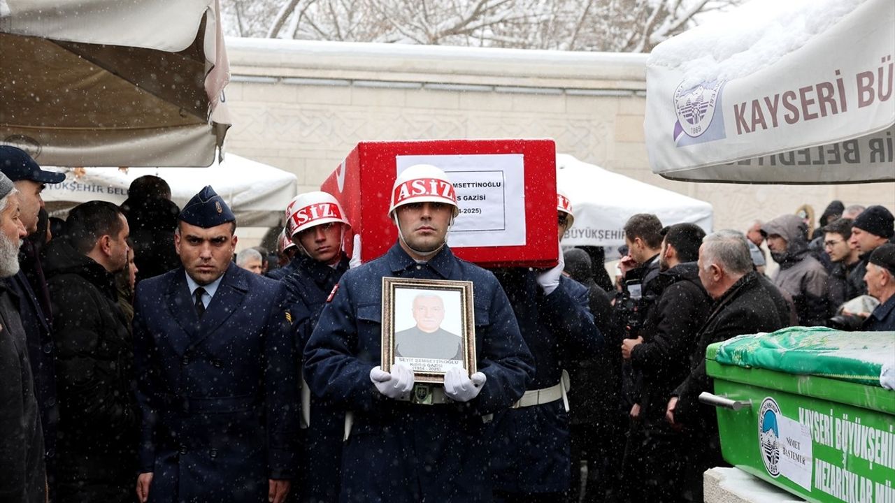 Kıbrıs Gazisi Seyit Şemsettinoğlu, Kayseri’de Son Yolculuğuna Uğurlandı