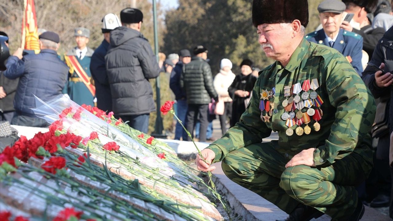 Kırgızistan, Afganistan Savaşında Hayatını Kaybeden Askerlerini Andı