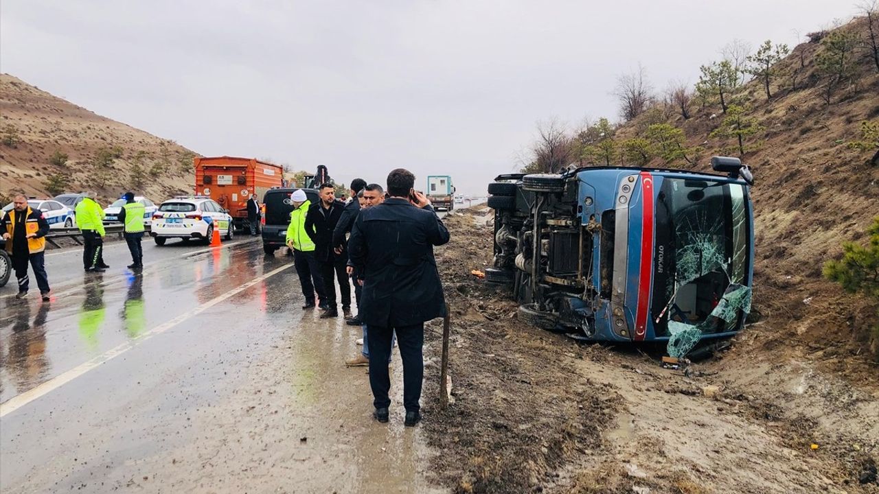 Kırıkkale'de Cezaevi Aracı Devrildi: 9 Yaralı