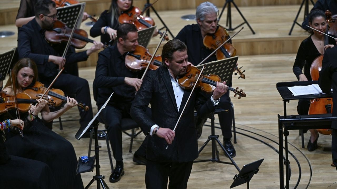 Kirill Troussov, Ankara'da Unutulmaz Bir Konser Verdi