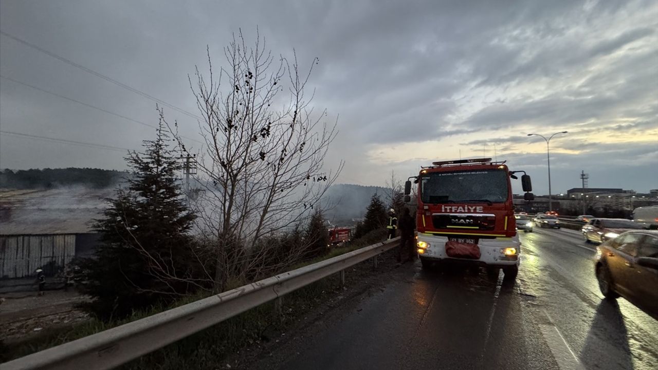 Kocaeli Çayırova'da Yangın Kontrol Altına Alındı