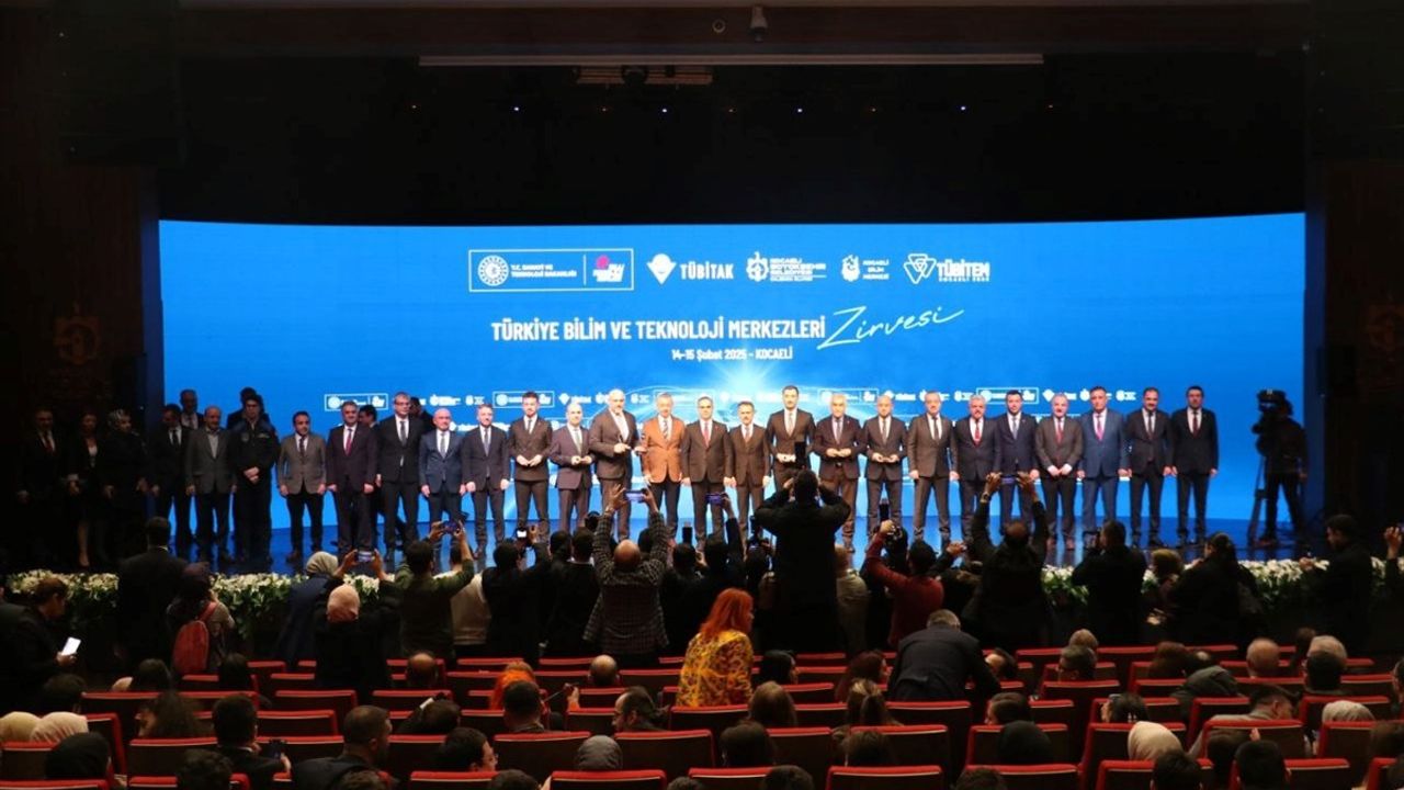 Kocaeli'de 4. Türkiye Bilim ve Teknoloji Merkezleri Zirvesi Gerçekleşti