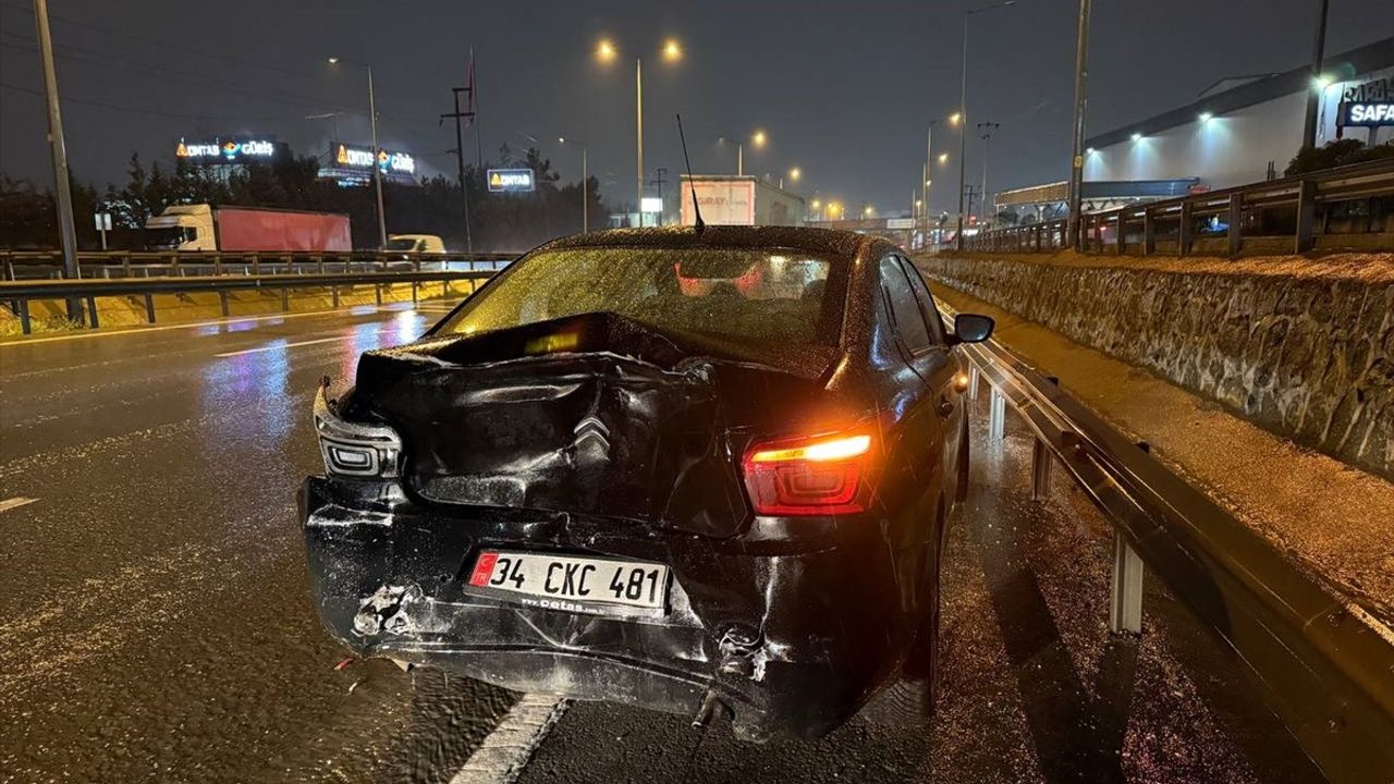 Kocaeli'de İki Ayrı Trafik Kazası: Üç Yaralı