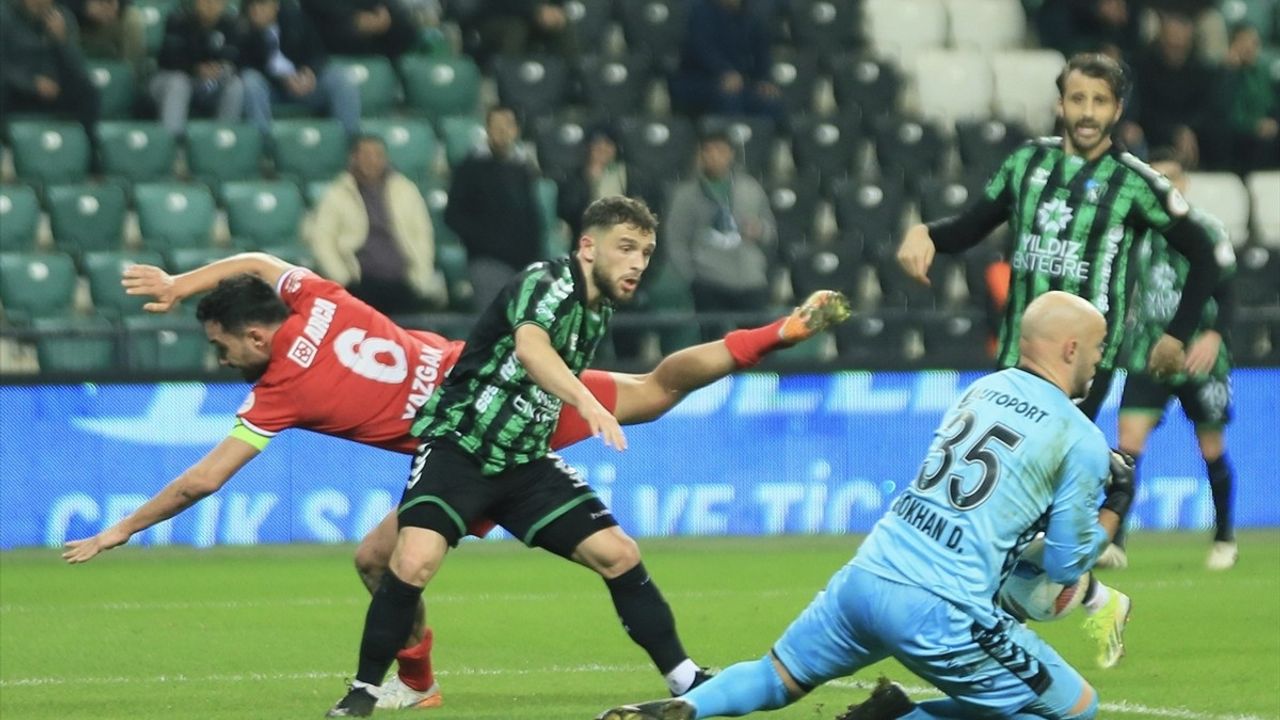 Kocaelispor, Ahlatcı Çorum FK'yı 2-0 Geçti
