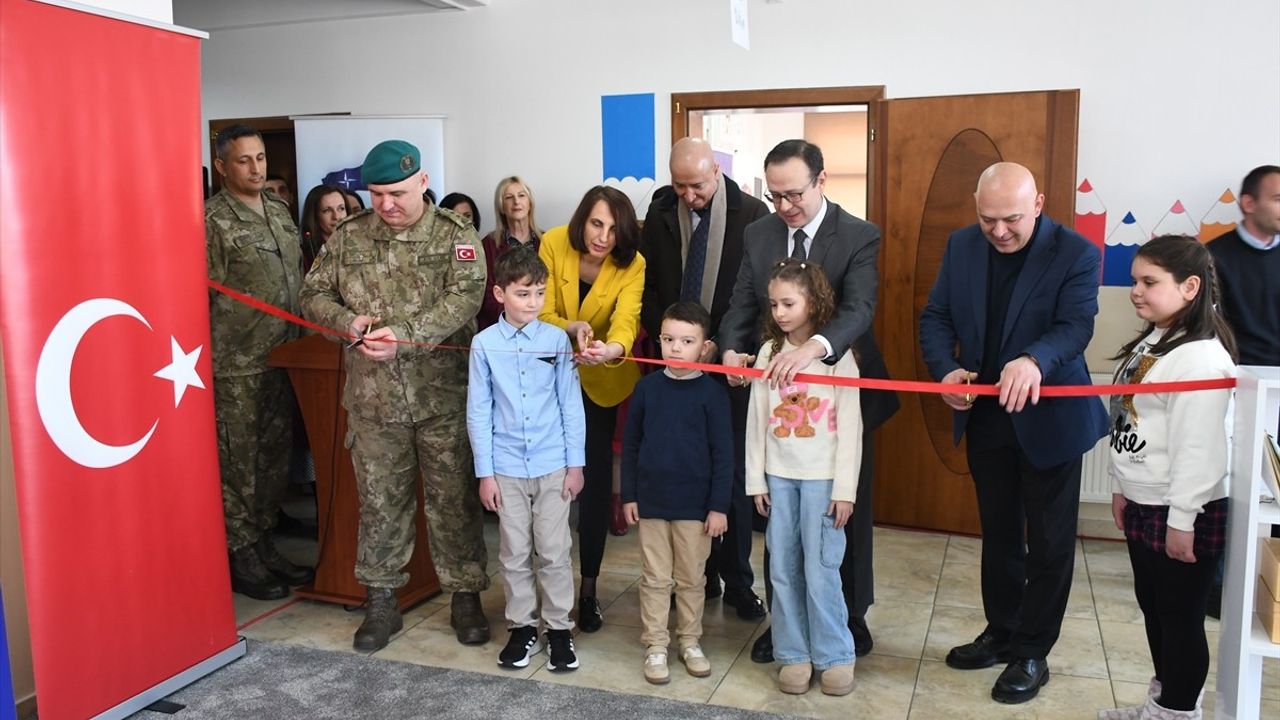 Kosova'da İlkokul Öğrencilerine Özel Kütüphane