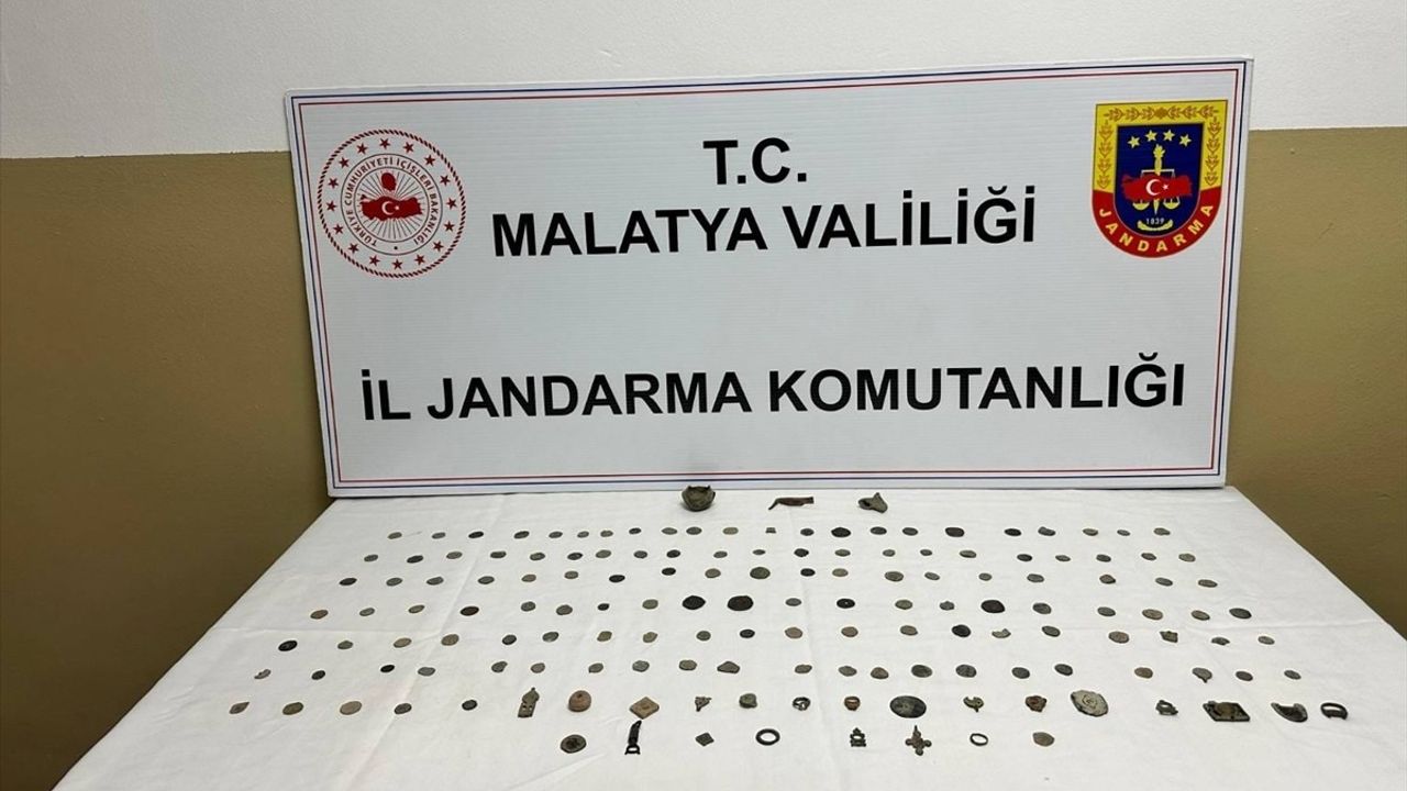 Malatya'da Tarihi Eser Operasyonu: 131 Sikke Ele Geçirildi