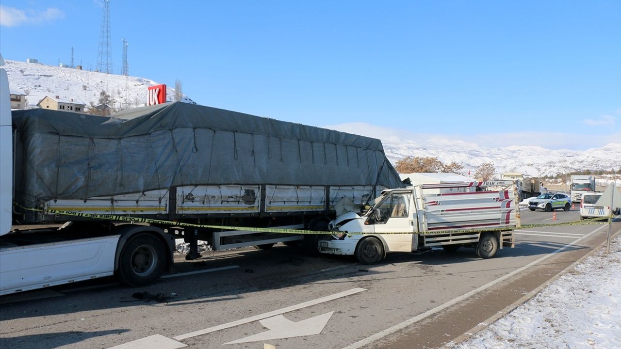 Malatya'da Trafik Kazası: 1 Ölü, 1 Yaralı